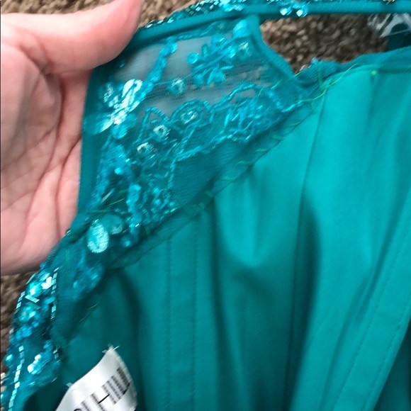 Green Sherri Hill Mermaid Gown - Picture 4 of 8